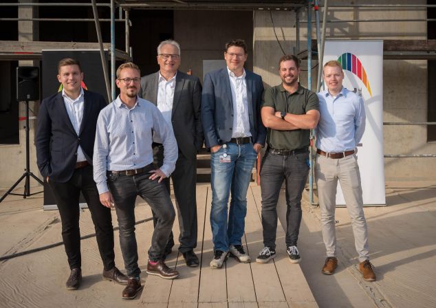 Das Team von AKQUINET beim Richtfest des Rechenzentrum Victoria Park Hamburg Rahlstedt