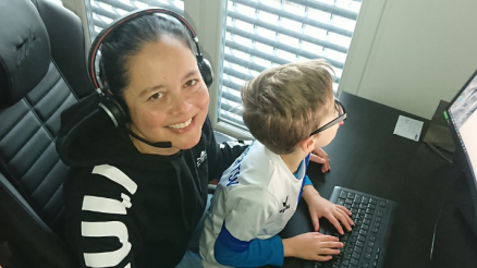 IT-Admin Sallo ist alleinerziehend und geht damit offen im Job um.